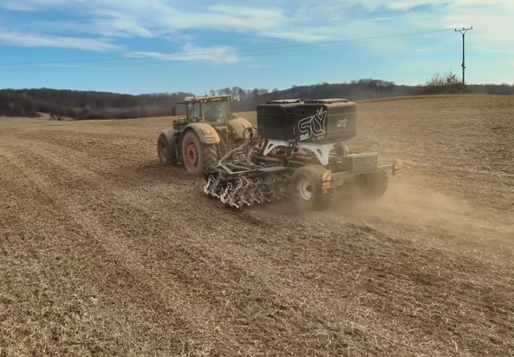 Pokročilé Poľnohospodárske Metódy v Bottove: Implementácia No-Till Technológie pre Efektívnu Sejbu Ovsa a Hrášku